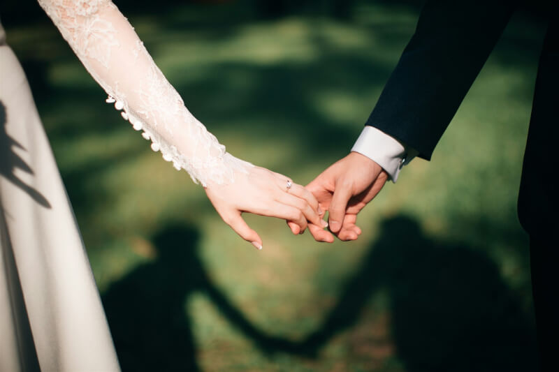 針對政府推動少子女化對策，審計部指出，不婚、晚婚、晚生情形持續擴大，影響總生育率，行政院應積極規劃鼓勵適齡者結婚的有效對策。（示意圖／圖取自Unsplash圖庫）