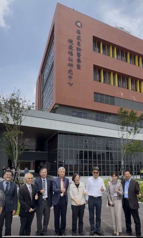 前總統蔡英文（右4）任內核定台大醫院雲林分院虎尾院區二期擴建及國家高齡醫學暨健康福祉研究中心，28日由民進黨立委劉建國（右3）等人陪同實地走訪。（劉建國提供）　中央社記者姜宜菁傳真　115年7月28日