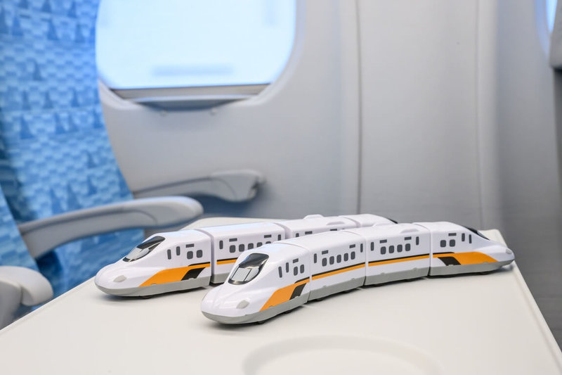 台灣高鐵採購12組新世代列車N700ST，配合首組新車將出廠，推出一系列紀念商品，包括參考N700ST開模打造出全新的Q版N700ST四輛組、Q版迴力車。（台灣高鐵提供）中央社記者黃巧雯傳真  115年7月29日