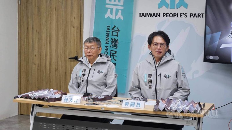 台灣民眾黨創黨主席柯文哲（左）及現任黨主席黃國昌（右）29日出席「台灣民眾黨7週年黨慶」記者會，被問及台北市長蔣萬安所提倒閣議題。中央社記者曾以寧攝　115年7月29日