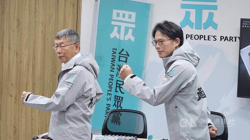 台灣民眾黨將迎創黨7週年黨慶，黨主席黃國昌（右）29日攜手創黨主席柯文哲（左）公布今年主題「為台灣一起上場」。中央社記者曾以寧攝　115年7月29日