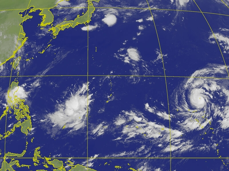 颱風「白海豚」正朝日本東南方海面接近。（圖取自氣象署網頁cwa.gov.tw）
