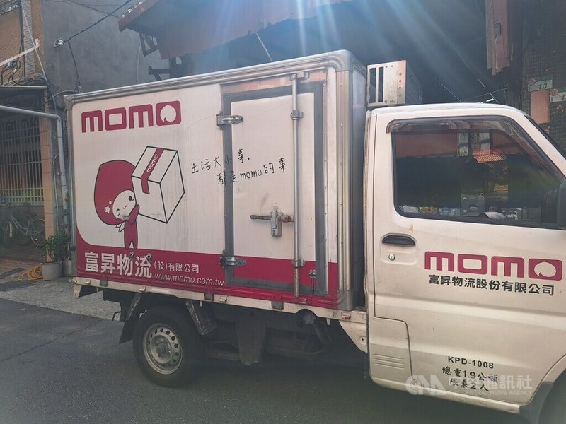 富昇物流30日宣布,即日起將在全台增聘百名貨車及機車配送司機,以因應配送需求成長。圖為富昇物流配送車。中央社記者何秀玲攝 115年7月30日
