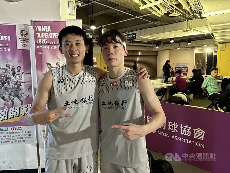 2026台北羽球公開賽持續進行，台灣羽球男雙新勢力「寬廣組合」陳政寬（左）、劉廣珩（右）30日如願闖進8強。中央社記者黎建忠攝　115年7月30日