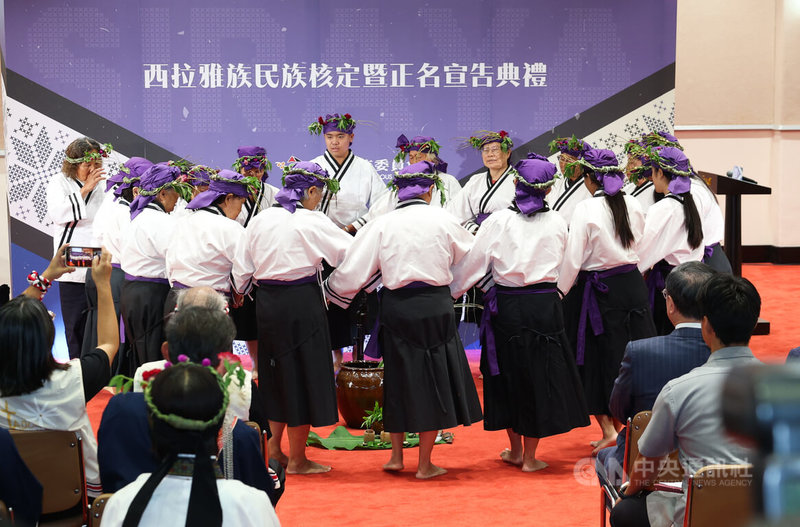 「西拉雅族民族核定暨正名宣告典禮」30日在行政院大禮堂舉行，現場進行祈福儀式，帶來祝福與庇佑。中央社記者謝佳璋攝　115年7月30日