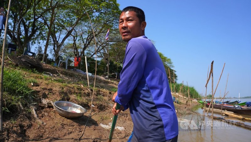 泰國漁民暹羅（Siam Kaewdam）從小在湄公河流域長大，過去一天可捕獲數十條魚，如今卻常空手而歸。他形容現在出船捕魚「更像是一場賭博」。中央社記者李宗憲清萊攝　115年7月30日