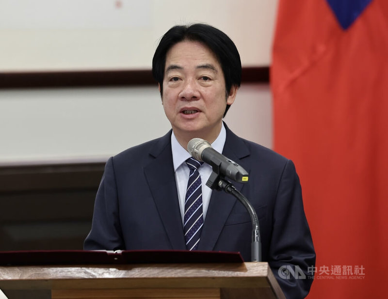 總統賴清德（圖）30日在總統府接見華府智庫印太安全研究所（IIPS）訪問團表示，面對中國日益頻繁的脅迫與侵擾，台灣將持續推動國防改革、強化不對稱戰力，政府除提出國防特別預算，也正推動採購無人載具特別預算，建立台灣自己的無人機攻防體系。中央社記者張皓安攝　115年7月30日