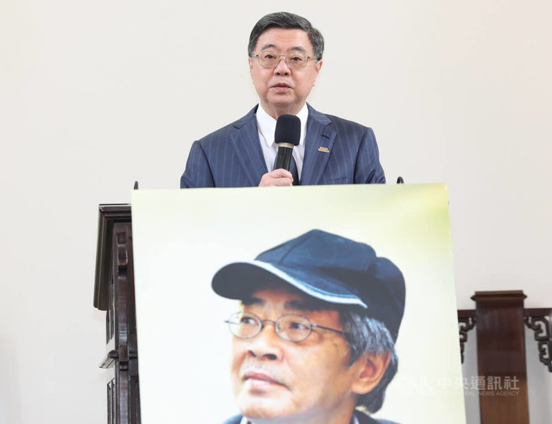 行政院長卓榮泰(後)31日赴台灣基督長老教會濟南教會出席銅鑼灣書店店長林榮基告別禮拜,致詞悼念並代表頒贈褒揚令。中央社記者張新偉攝 115年7月31日