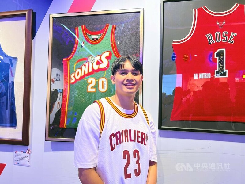 年僅24歲的台灣旅日男籃球星游艾喆（圖）生涯首度入選名古屋亞運代表隊行列，他31日出席活動受訪時表示沒有壓力，希望盡力展現自身最好一面，為國爭光。中央社記者陳容琛攝　115年7月31日