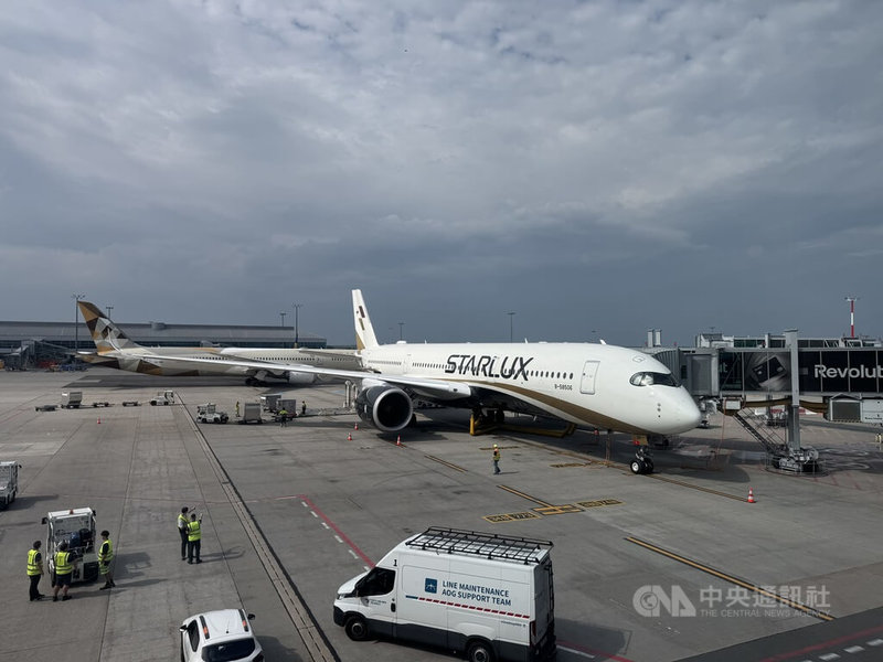 星宇航空1日開啟台北—布拉格直飛航線,布拉格成為星宇航空進軍歐洲市場的首個航點。這是繼華航2023年開啟台北—布拉格直飛航線後,第二家直飛布拉格的台灣航空公司。中央社記者劉郁葶布拉格攝 115年8月1日