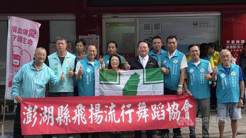 民主進步黨澎湖縣黨部1日發起捐血活動，公職參選人以行動響應，也號召民眾踴躍參與。中央社 115年8月1日