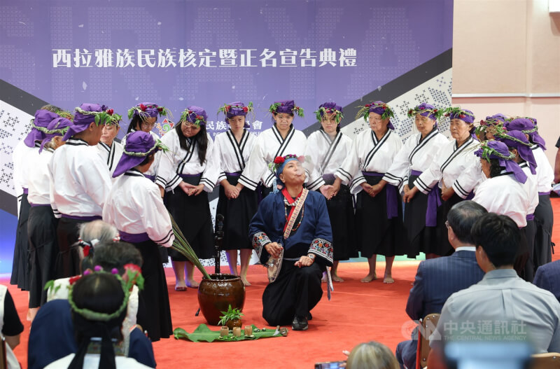 「西拉雅族民族核定暨正名宣告典禮」7月30日在行政院大禮堂舉行，現場進行祈福儀式。（中央社檔案照片）