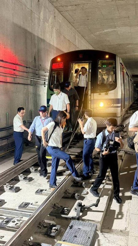 交通部1日宣布完成捷運信義線東延段象山站至廣慈/奉天宮站履勘,履勘作業則包含分組簡報、文件檢視、實地勘查、模擬演練、分組討論及總結會議。(交通部提供)中央社記者黃巧雯傳真 115年8月1日