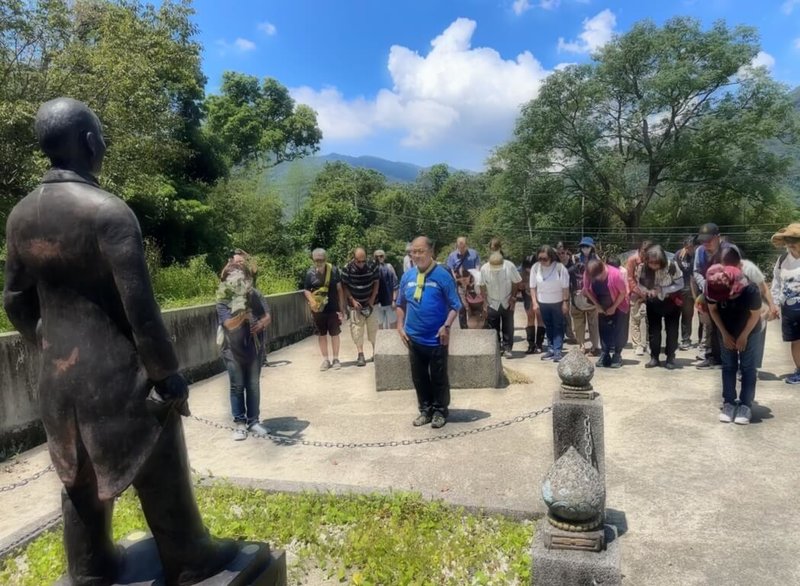 國家人權博物館表示，16日為白恐受難者樂信．瓦旦（漢名林瑞昌）127歲冥誕，「台灣台語手語人權體驗營」行程安排至樂信．瓦旦紀念公園鞠躬獻花。（國家人權博物館提供）  中央社記者趙靜瑜傳真　115年8月2日