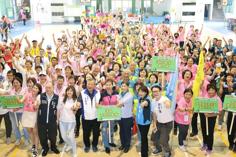 「南投縣環保志（義）工群英會初賽」2日舉行，吸引12隊、逾350名志工齊聚競技同樂，爭取10月代表南投縣參加全國決賽資格。（南投縣政府提供）中央社記者蕭博陽南投傳真　115年8月2日