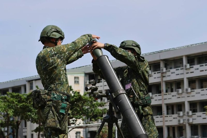 漢光實兵演習8月5日登場，負責南部防務的第四作戰區2日表示，教育召集受召人員已展開建制武器訓練，熟稔戰技厚植後備戰力。（第四作戰區提供）中央社記者游凱翔傳真　115年8月2日