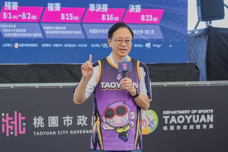 桃園盃全國三對三籃球賽開打，遭質疑以AI生成灌水，營造報名踴躍假象。桃園市體育局2日晚間表示，廠商坦承確實有報名灌水的造假行為，將依法究責。圖為桃園市長張善政出席1日賽事開幕儀式。（桃園市政府提供）中央社記者吳睿騏桃園傳真　115年8月2日
