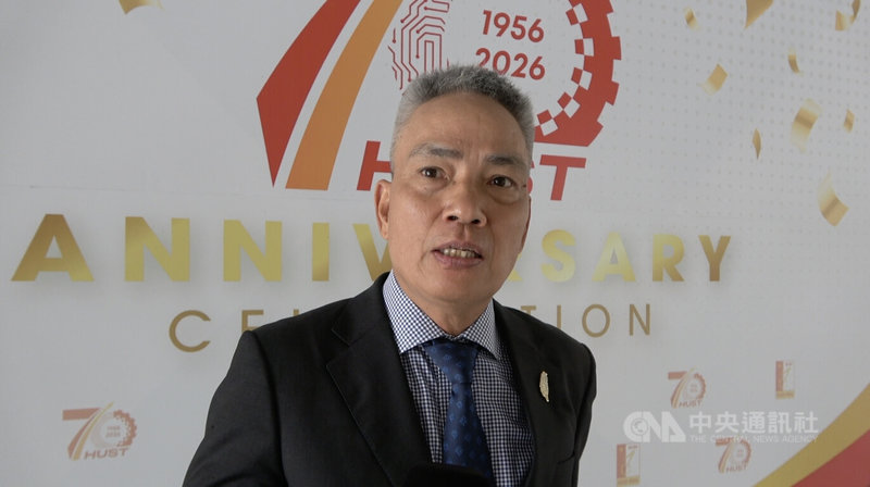 專責台越交流的台灣事務委員會秘書長阮側柏日前接受中央社訪問時表示，台灣科技發展蓬勃，越南希望汲取台灣成功經驗，最直接的就是把學生送到台灣留學。越南家庭與學子赴台成為近年熱門趨勢。中央社記者曾婷瑄河內攝　115年8月2日