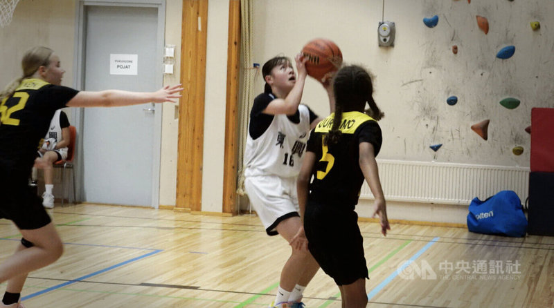 台中市東興國小女籃隊在芬蘭Delfin Basket國際籃球錦標賽表現亮眼。中央社記者巫祈麟坦培里攝　115年8月2日