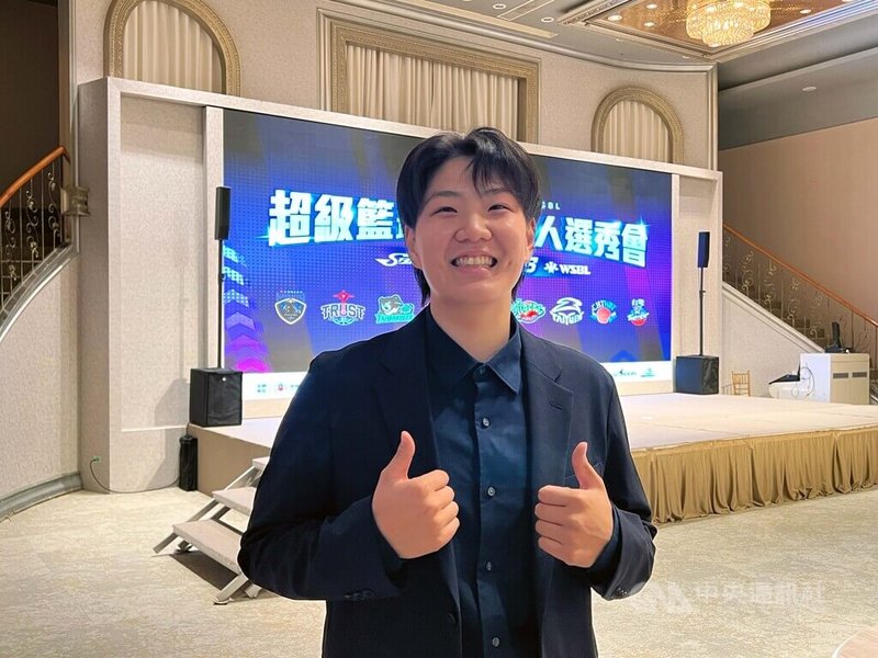 女子超級籃球聯賽（WSBL）3日舉行新人選秀會，其中身高177公分的中鋒蔡佑蓮（圖）獲得台灣電力青睞，成為選秀狀元。中央社記者陳容琛攝　115年8月3日