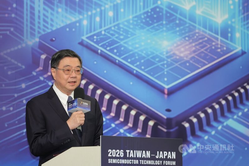 2026台日半導體科技論壇3日在台北國際會議中心舉行，行政院長卓榮泰（圖）致詞對近日日本熊本地震受災民眾表達慰問；另外針對科技發展，卓榮泰倡議落實強強聯手，將台灣的13項戰略產業與日本的17項戰略進一步串聯，擴大合作規模。中央社記者翁睿坤攝　115年8月3日