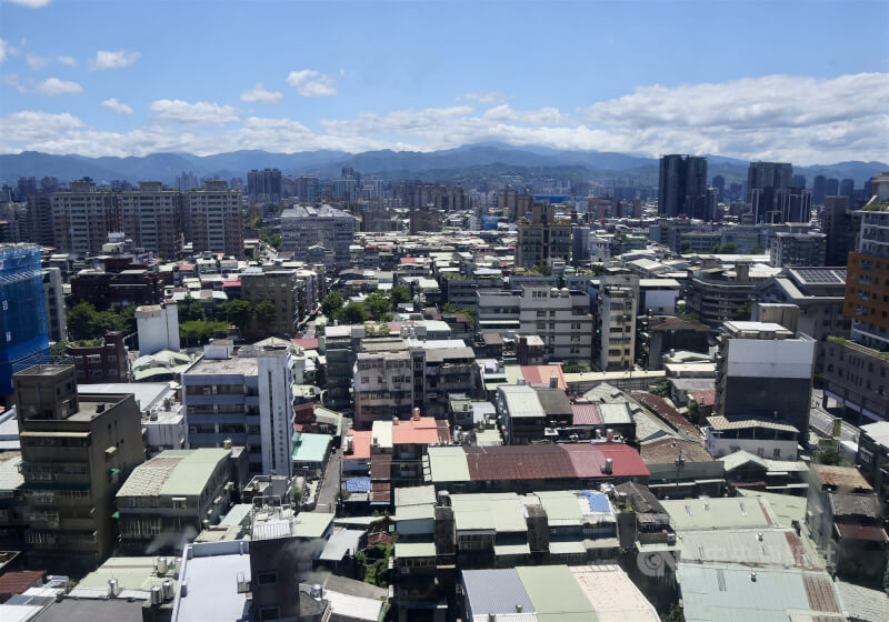 圖為台北市萬華區房屋。（中央社檔案照片）