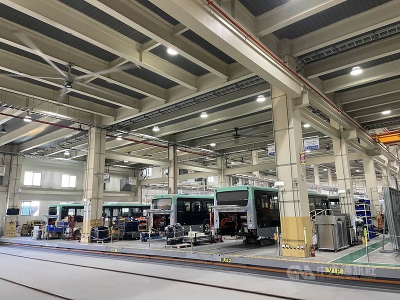 華德動能表示，已量產超過1000輛電動巴士，車輛遍及全台12縣市，在台灣電動巴士市占率近25%，掌握從電池模組到電池包、底盤系統、車架、電動巴士整車軟硬體及營運解決方案。圖為華德動能台中梧棲中港廠區一隅。中央社記者鍾榮峰攝　115年8月4日