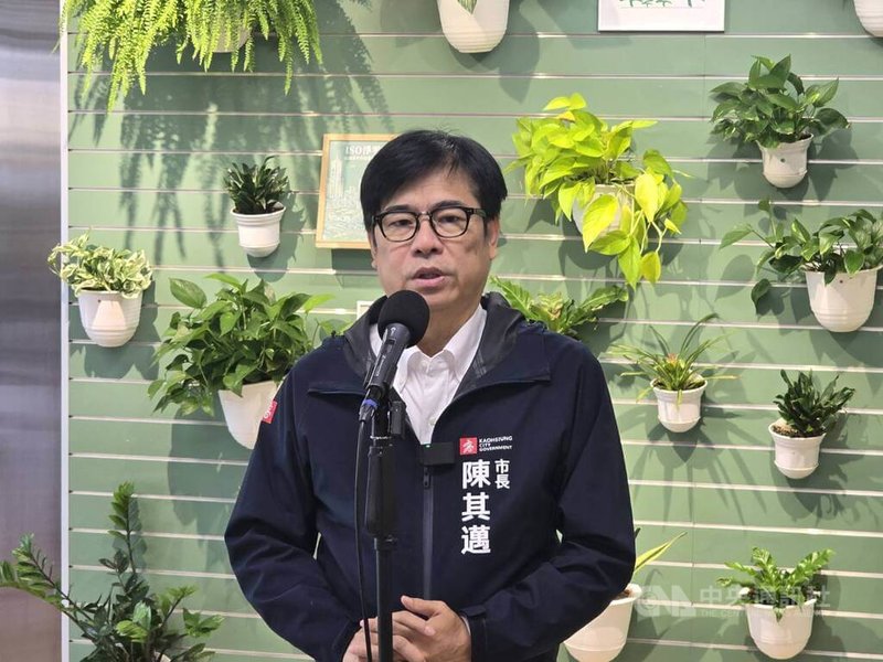 中聯問題油案延燒，高雄市長陳其邁4日在市政會議前接受媒體聯訪表示，希望大家能夠把修法的工作、制度的工作做好；至於惡質的食品製造商，就應該要讓它倒閉及賠償。中央社記者蔡孟妤攝　115年8月4日