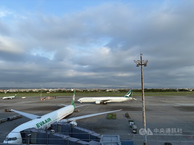 台北城市科大觀光系助理教授李奇嶽表示，廉價航空興起後，台灣出國旅遊人次就每年再創新高，預估2026年破2000萬人次。圖為桃園國際機場。中央社記者李明宗攝　115年8月4日