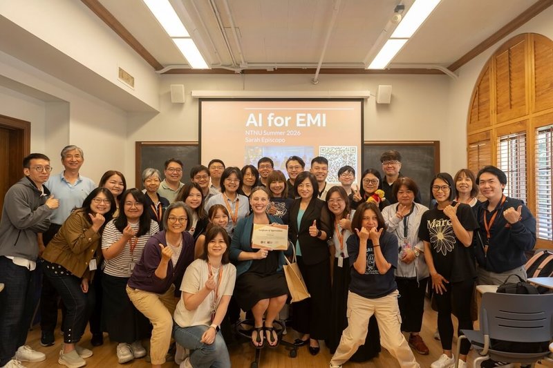 台灣師範大學EMI教學資源中心攜手美國德州大學奧斯汀分校辦理第3屆EMI教師移地培訓，28名大專教師赴美參與，並學習運用AI撰寫教案、發展教材、設計語言支援與課堂任務。（台師大提供）中央社記者許秩維傳真　115年8月4日