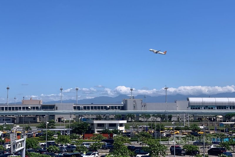 桃園國際機場股份有限公司表示，4日上午8時23分機場無人機偵測系統於禁止活動範圍發現無人機訊號，立即啟動應變機制，暫停南、北跑道起降作業，暫停起降約10分鐘。中央社記者吳睿騏桃園機場攝　115年8月4日