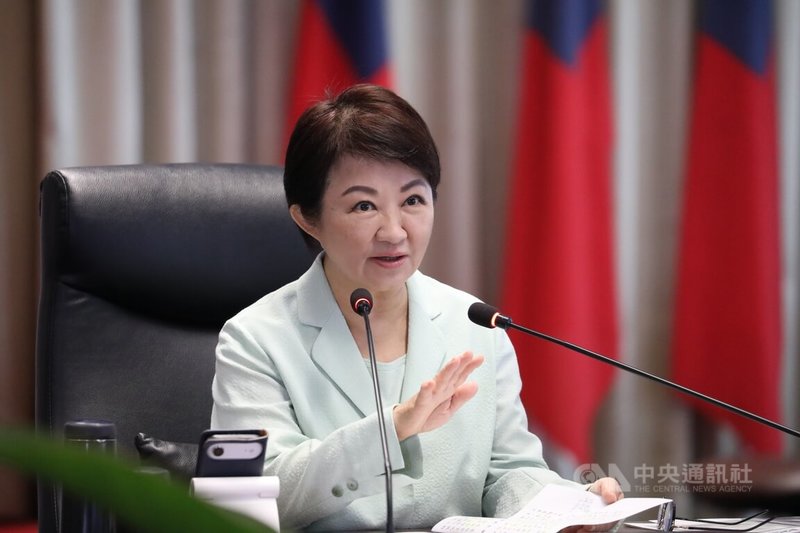 台中市長盧秀燕4日在市政會議中宣布，台中捷運藍線土建第1標工程12日舉行開工祈福典禮，藍線將進入重要里程碑。中央社記者郝雪卿攝　115年8月4日