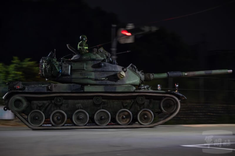 第五作戰區戰備部隊M60A3戰車實施防護演練。（軍聞社提供）