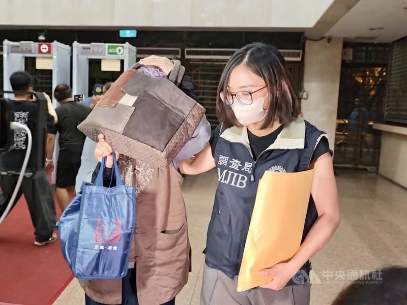 台北地檢署偵辦苦茶油檢出苯駢芘超標案，查出威加公司疑進口中國苦茶籽混充，4日偕同嘉義地檢署展開搜索及約談。檢察官5日凌晨將威加採購人員陳鐘秀惠及中間人陳沅農聲請羈押禁見。中央社記者林長順攝　115年8月5日