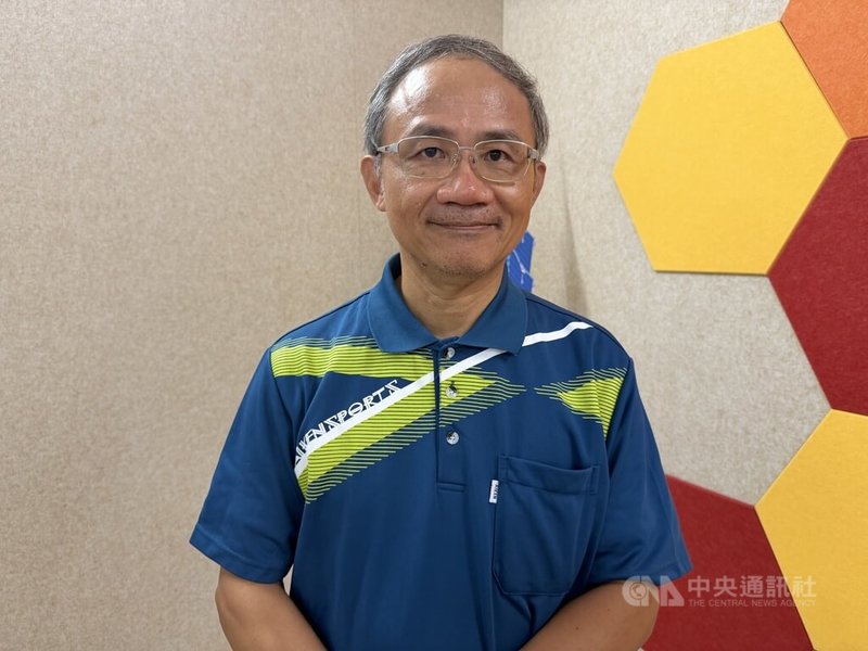 中興大學團隊前進印度,農藝系系主任陳建德(圖)4日表示,製茶不只是技術,更是一門藝術,團隊讓印度人體驗台灣製茶師的精神,從聞、看、摸等各個角度去調整每個製茶步驟,讓茶變成一個好的成品。中央社記者李晉緯新德里攝 115年8月5日