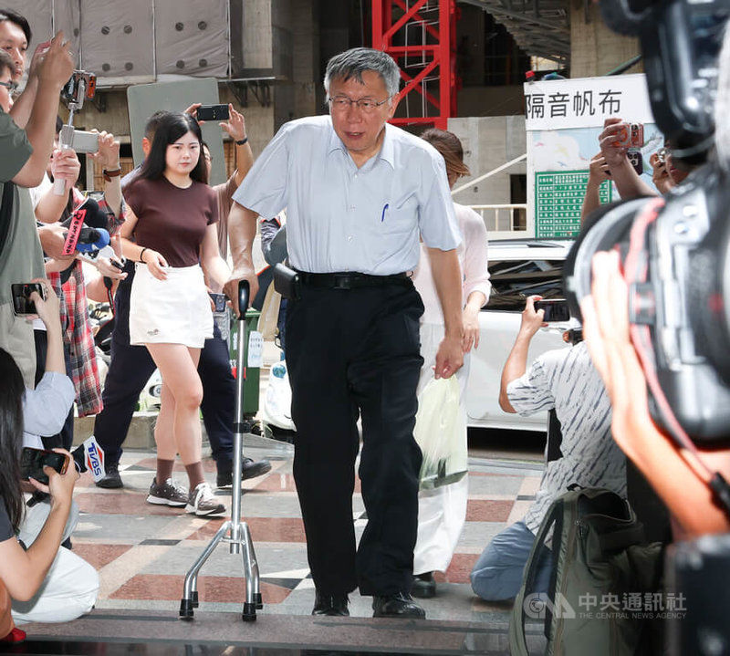 柯文哲更換電子手鐶 嘲諷展示刑具 | 社會 | 中央社 CNA 柯文哲更換電子手鐶 嘲諷展示刑具 | 社會 | 中央社 CNA