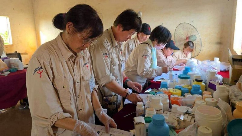台灣路竹會赴非洲查德為偏鄉貧困地區提供醫療服務,義診團一行27人包括醫護、藥師與義工等,6日結束為期13天的義診行程。(台灣路竹會提供)中央社記者黃旭昇傳真 115年8月6日
