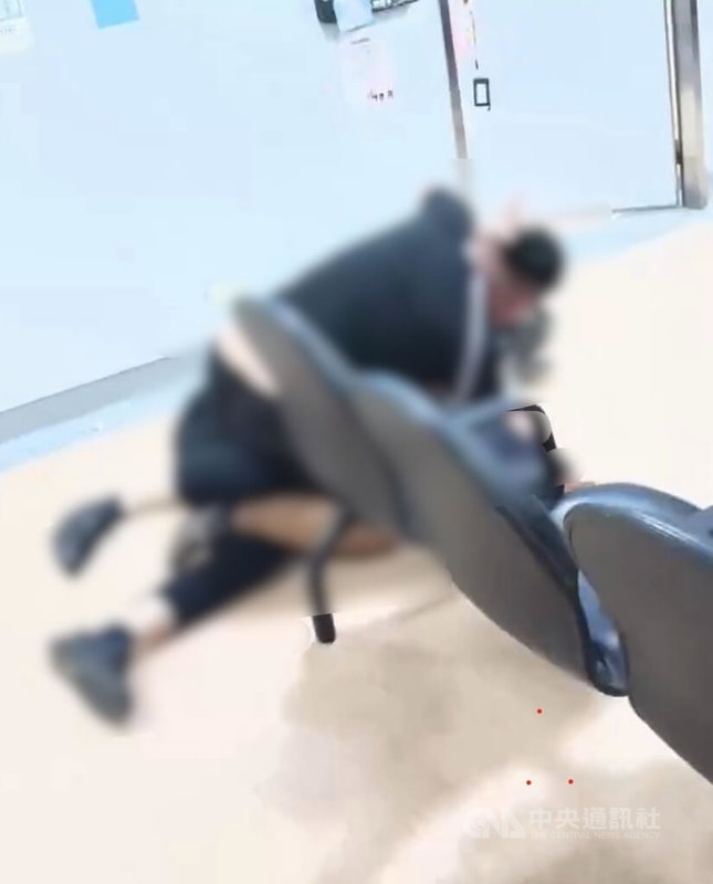 病患攻擊耕莘醫院人員 警方現場逮捕院方提告 | 社會 | 中央社 CNA 病患攻擊耕莘醫院人員 警方現場逮捕院方提告 | 社會 | 中央社 CNA