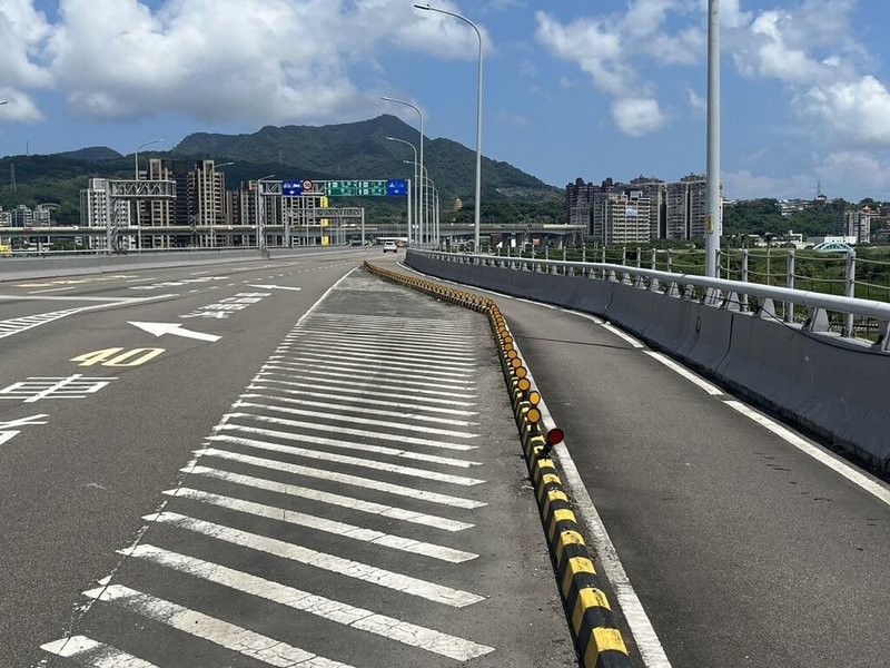成蘆橋機車道設計易釀事故　新北將拆引道分隔島 | 地方 | 中央社 CNA