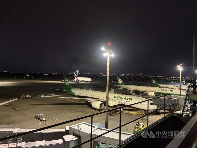 受颱風白海豚影響，國籍航空8日飛往沖繩多數航班取消，旅客出發前應留意航班動態。圖為桃園國際機場。中央社記者李明宗攝　115年8月7日