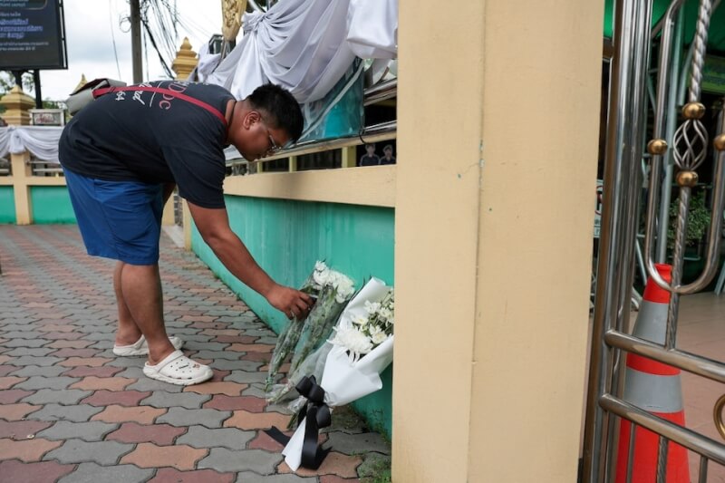 泰國警方8日表示，校園槍擊案一名遭波及的12歲女童不治，目前死亡人數已增至9人。（路透社）