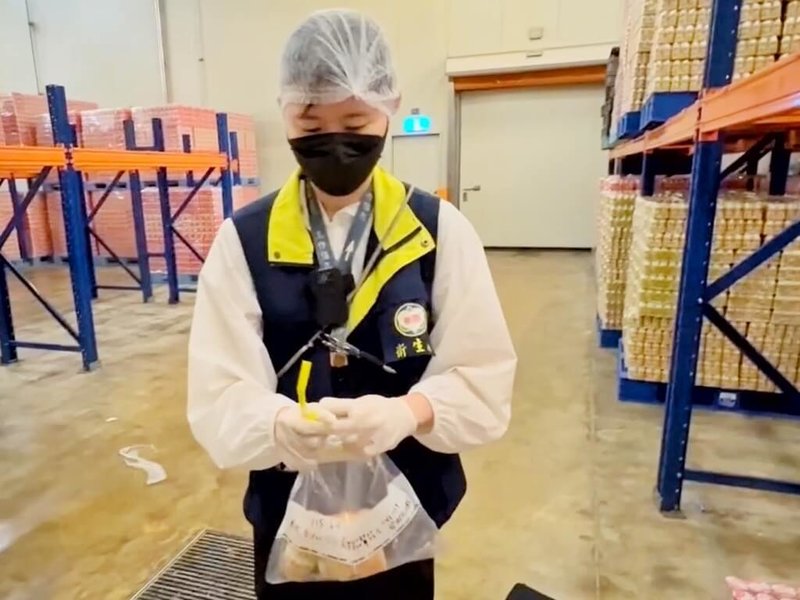 養樂多中壢廠遭控疑食品衛生管理不當，桃園市衛生局9日表示，6月無預警查核未見蟑螂但有衛生缺失，將不定期稽查。（桃園市政府衛生局提供）中央社記者吳睿騏桃園傳真　115年8月9日