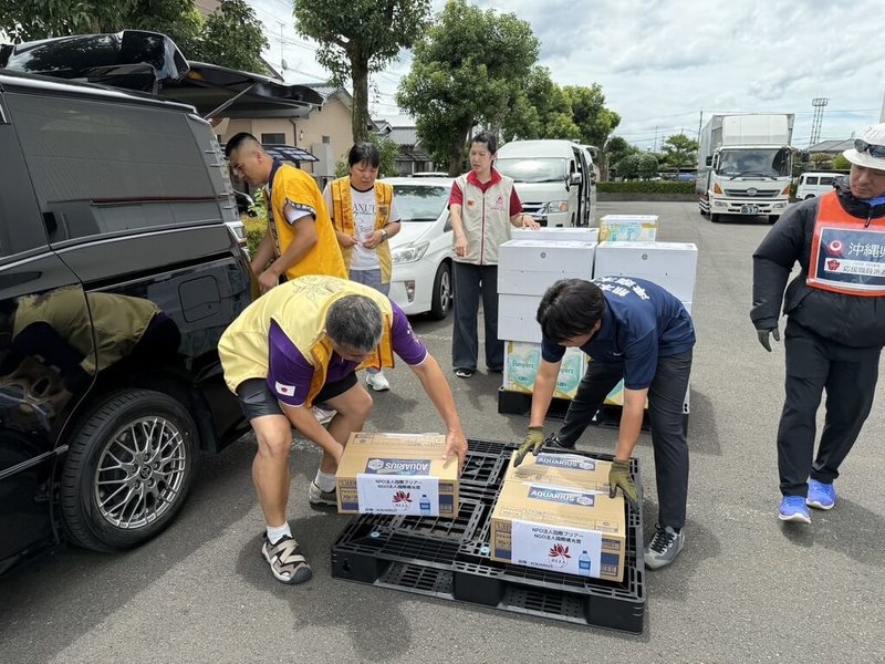日本熊本縣災後救援工作持續進行。福岡佛光山8日前往災情嚴重的八代市，當天適逢災區開放後首個週末，前往八代市的高速公路出現車潮，協會運送物資的車輛遭遇約1小時壅塞後才抵達當地。（國際佛光會福岡協會提供）中央社記者戴雅真東京傳真 115年8月9日