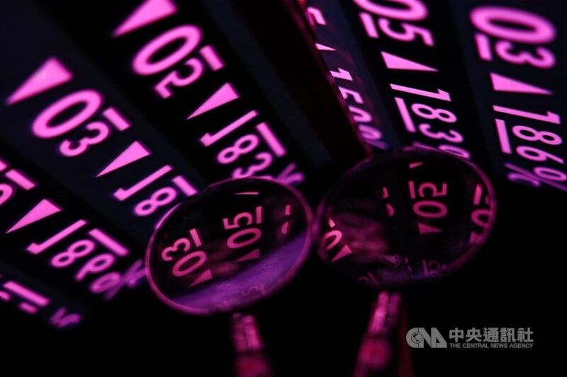 台指期夜盤突破45000點 本週聚焦鴻海法說會大立光除息 | 證券 | 中央社 CNA 台指期夜盤突破45000點 本週聚焦鴻海法說會大立光除息 | 證券 | 中央社 CNA