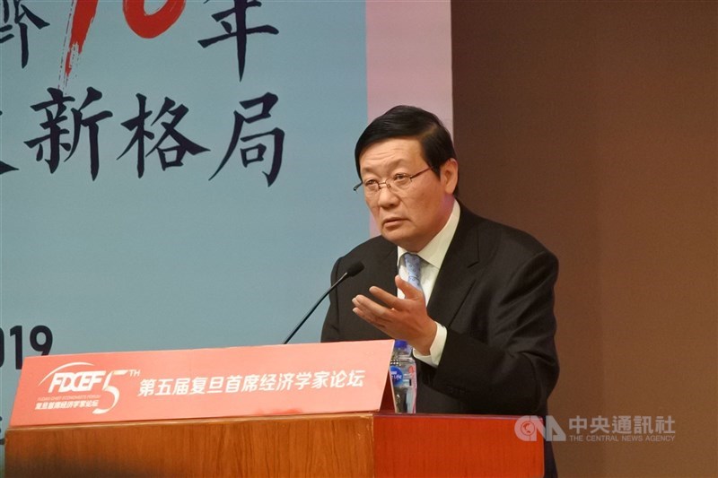圖為中國前財政部長樓繼偉2019年出席復旦首席經濟學家論壇。（中央社檔案照片）