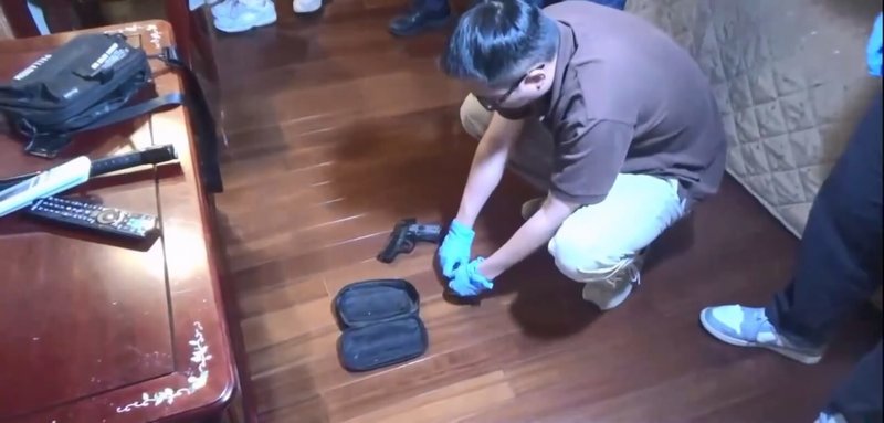 男汽車旅館拒戴套涉毆傷女網友 警起出改造槍彈送辦 | 社會 | 中央社 CNA 男汽車旅館拒戴套涉毆傷女網友 警起出改造槍彈送辦 | 社會 | 中央社 CNA