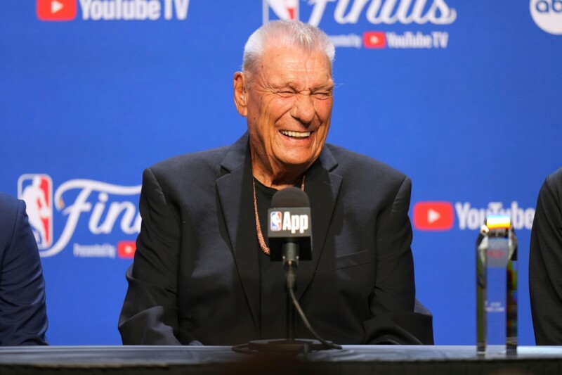 NBA傳奇教頭尼爾森9日過世，享壽86歲。（美聯社）