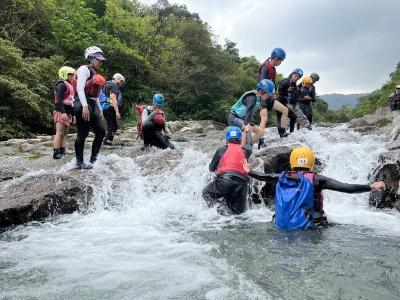 山野尋根到水域自救 銅門國小面山面海戶外教育獲獎 | 生活 | 中央社 CNA