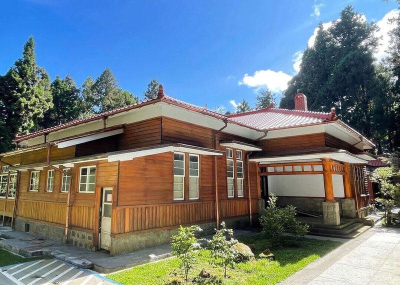 林保署嘉義分署辦理「縣定古蹟阿里山貴賓館整修工程」，榮獲2026國家卓越建設獎－最佳環境文化類金質獎，未來將持續秉持永續發展理念，打造兼具歷史、人文及環境價值的優質公共建設。（林保署嘉義分署提供）中央社記者黃國芳傳真　115年8月10日