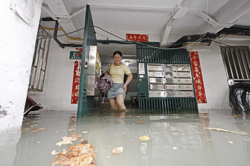 颱風白海豚來襲　上海多處積水、轉移安置21萬人 | 兩岸 | 中央社 CNA